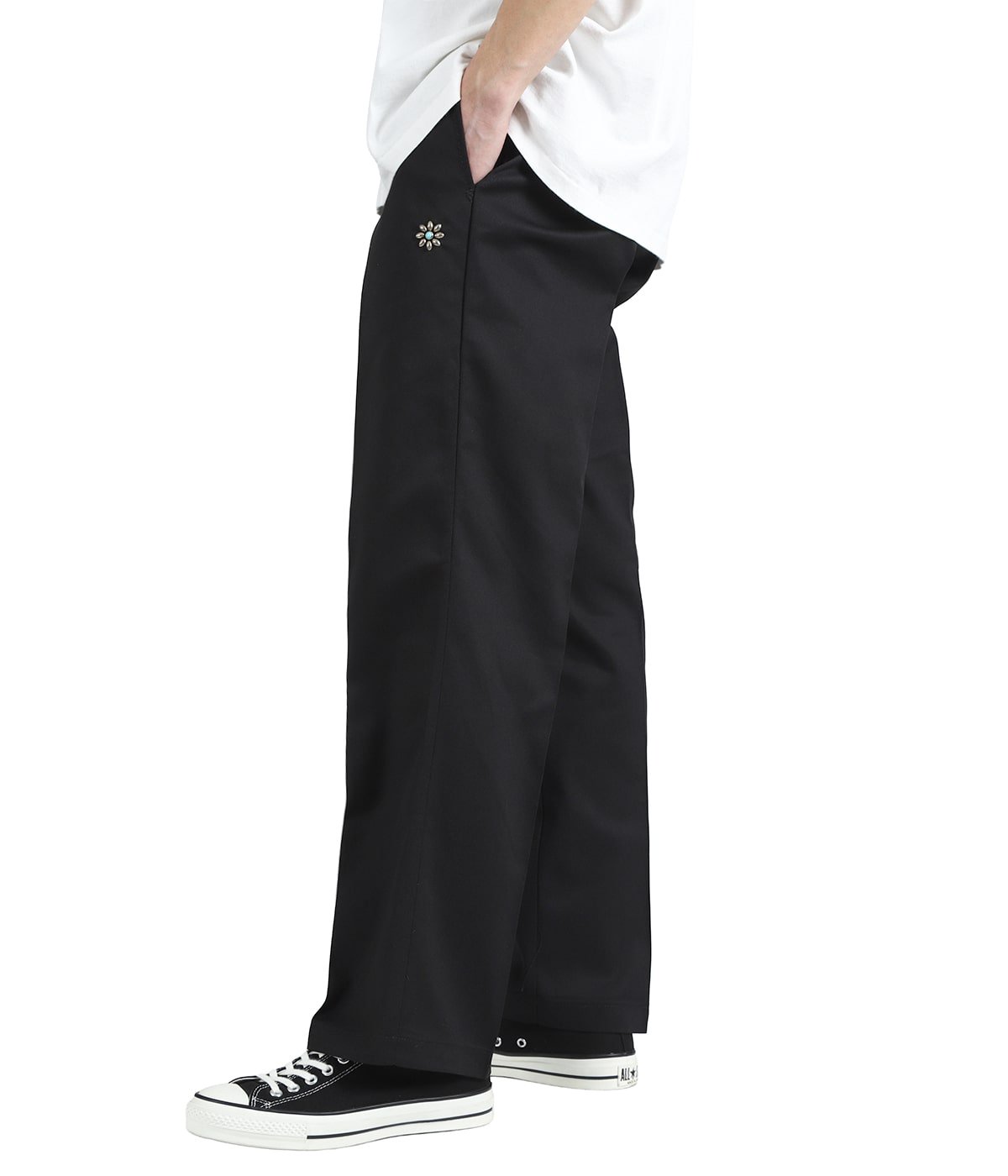 model（175cm / 60kg）B85 W75 H92 着用サイズ：34