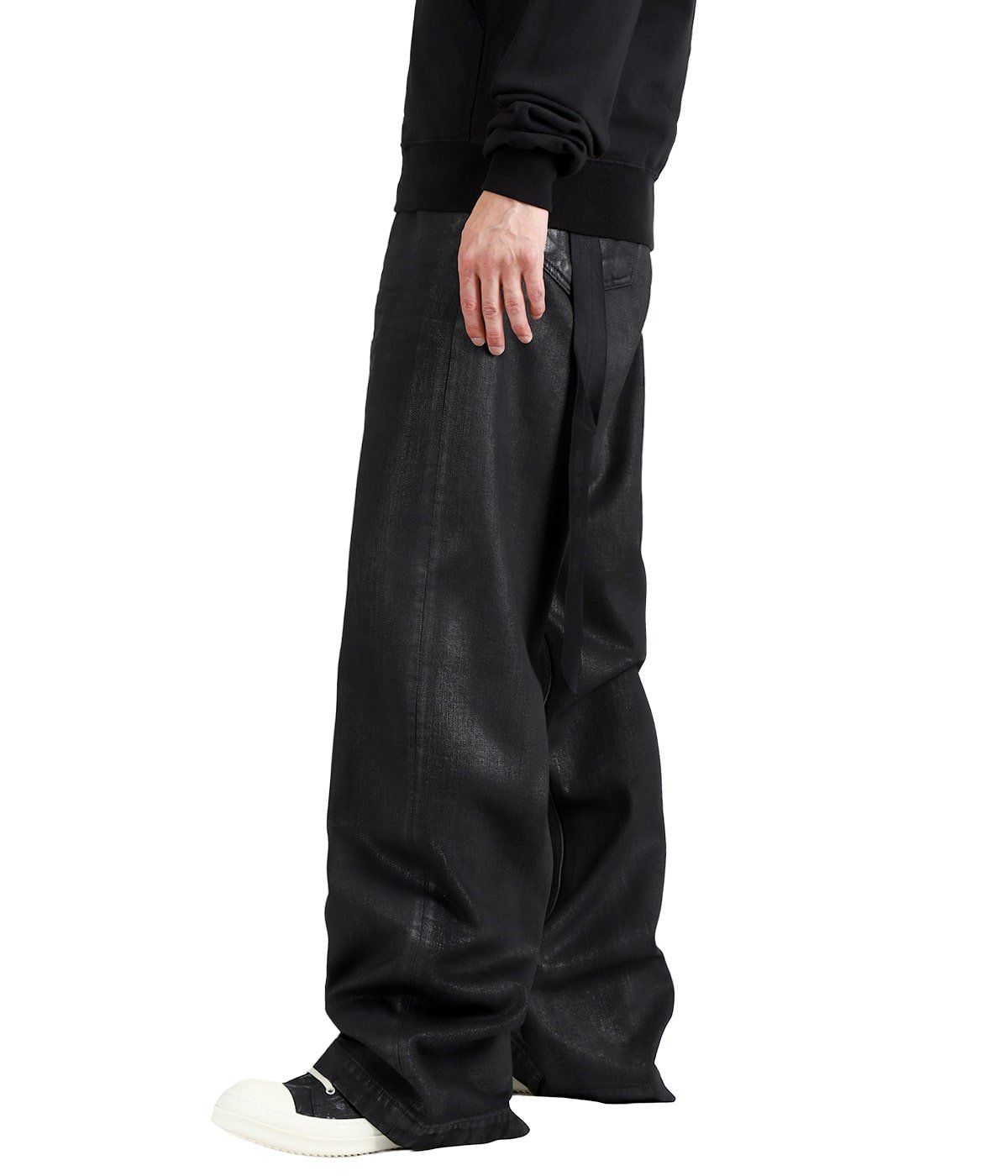 model（175cm / 60kg）B85 W75 H92 着用サイズ：29inch