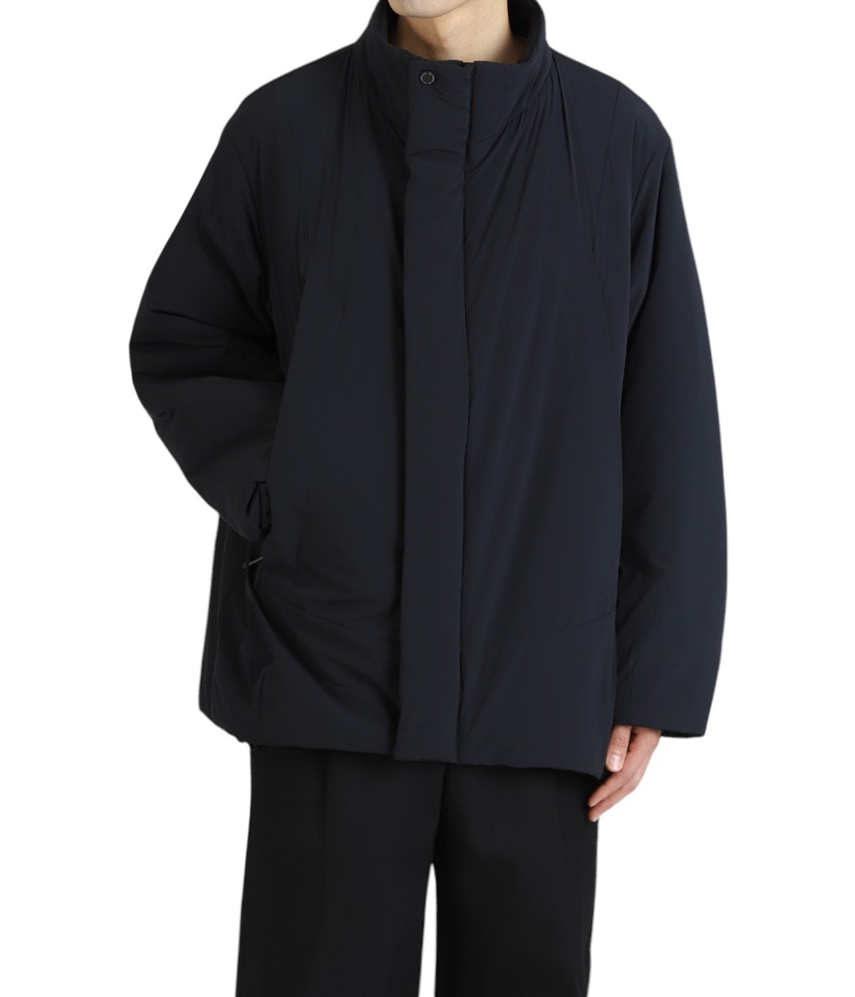 model（177cm / 62kg）B87 W73 H92 着用サイズ：L