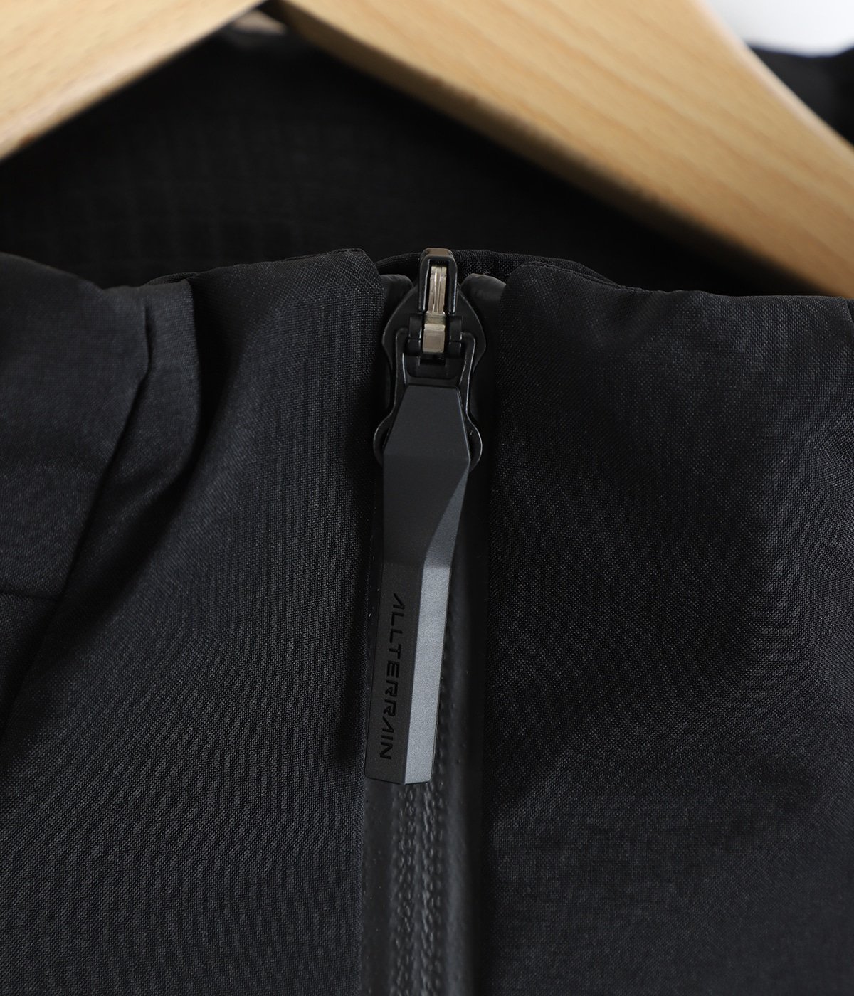 GORE-TEX HYBRID INSULATED JACKET | DESCENTE ALLTERRAIN(デサント