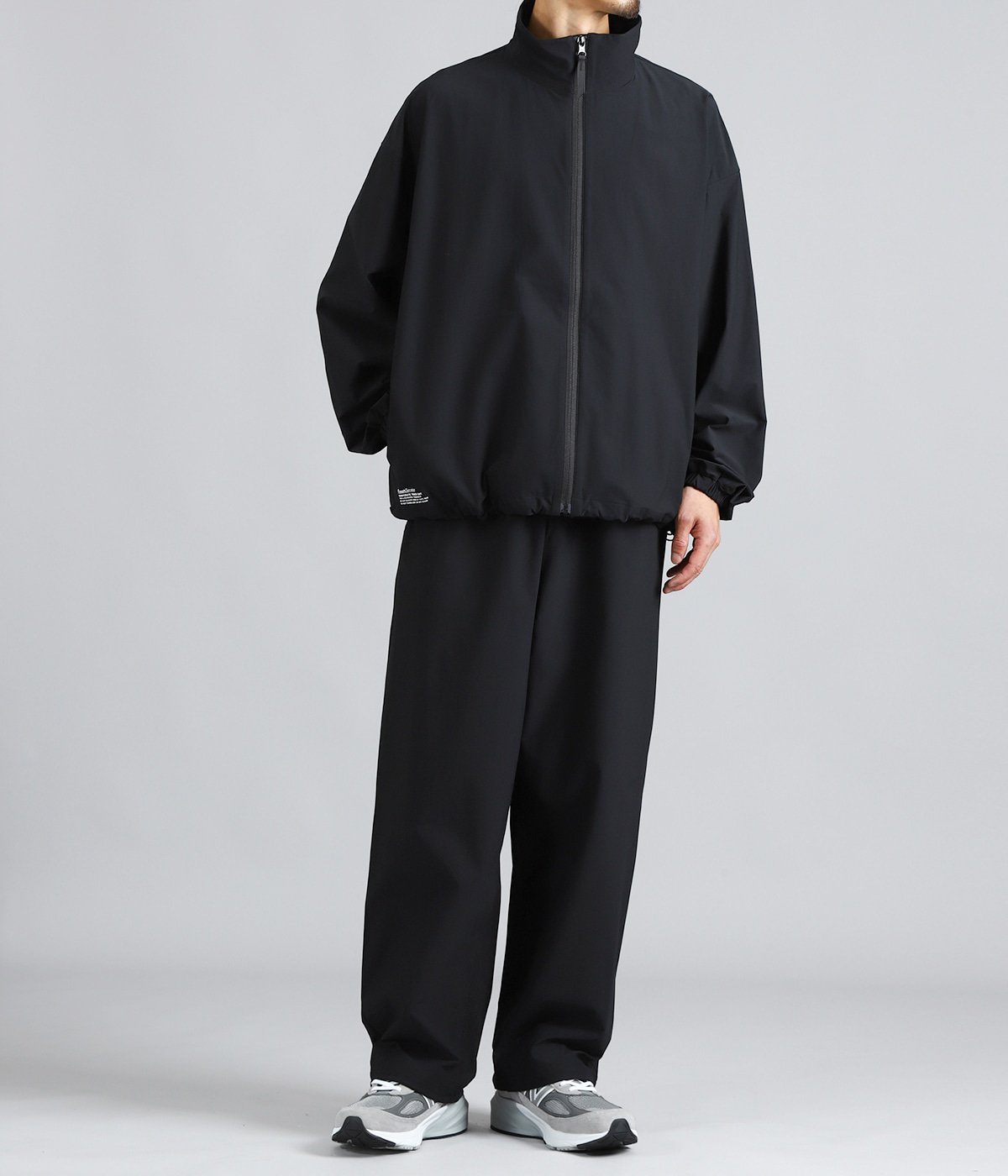 model（175cm / 60kg）B85 W75 H92 着用サイズ：M