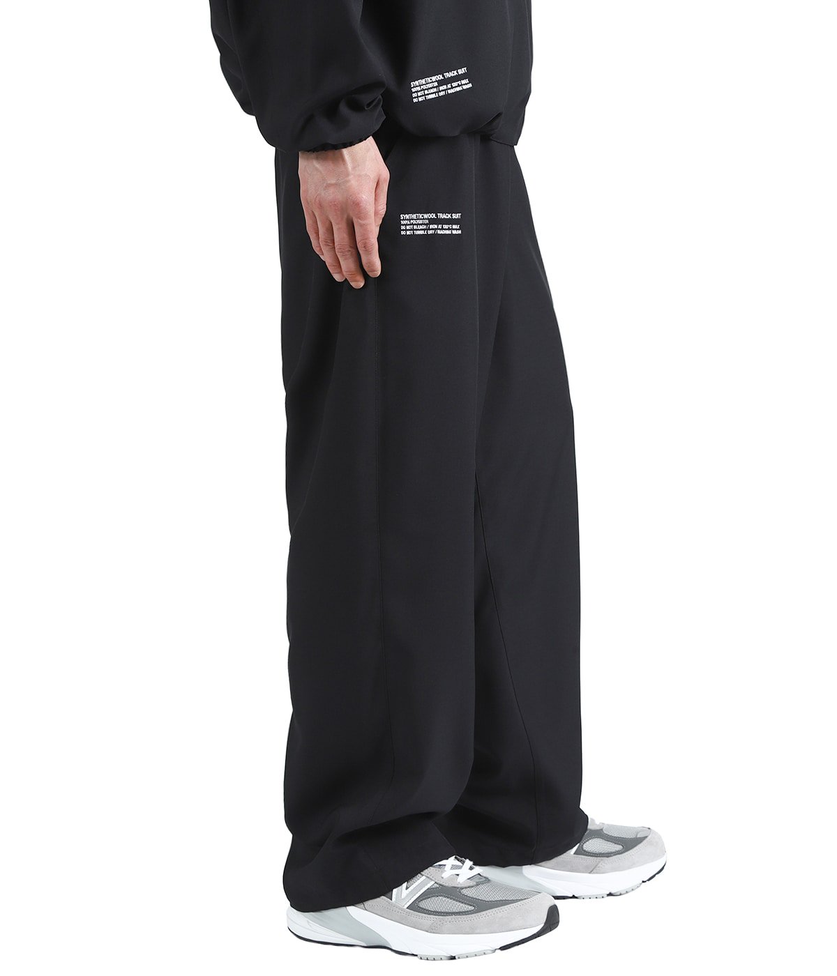 model(175cm / 60kg)B85 W75 H92 着用サイズ：M