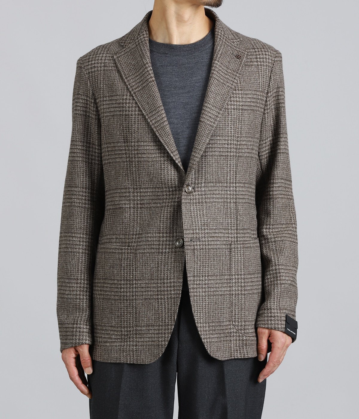 model（175cm / 60kg）B85 W75 H92 着用サイズ：46