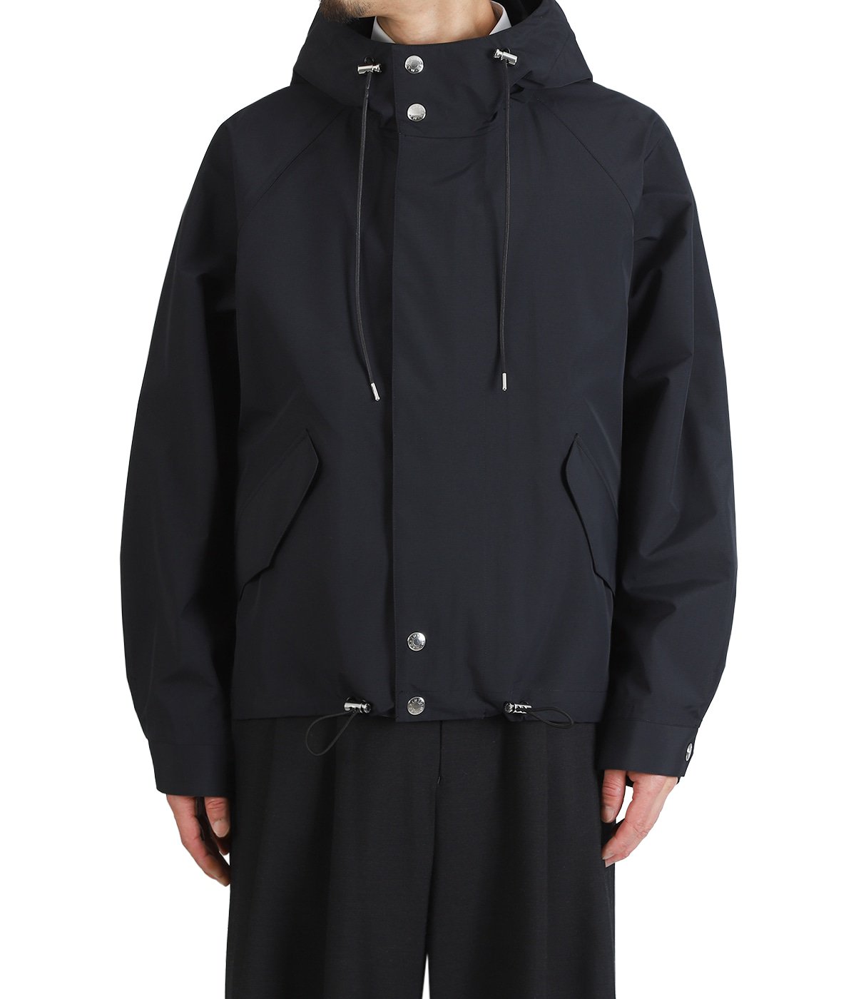 model（175cm / 60kg）B85 W75 H92 着用サイズ：38