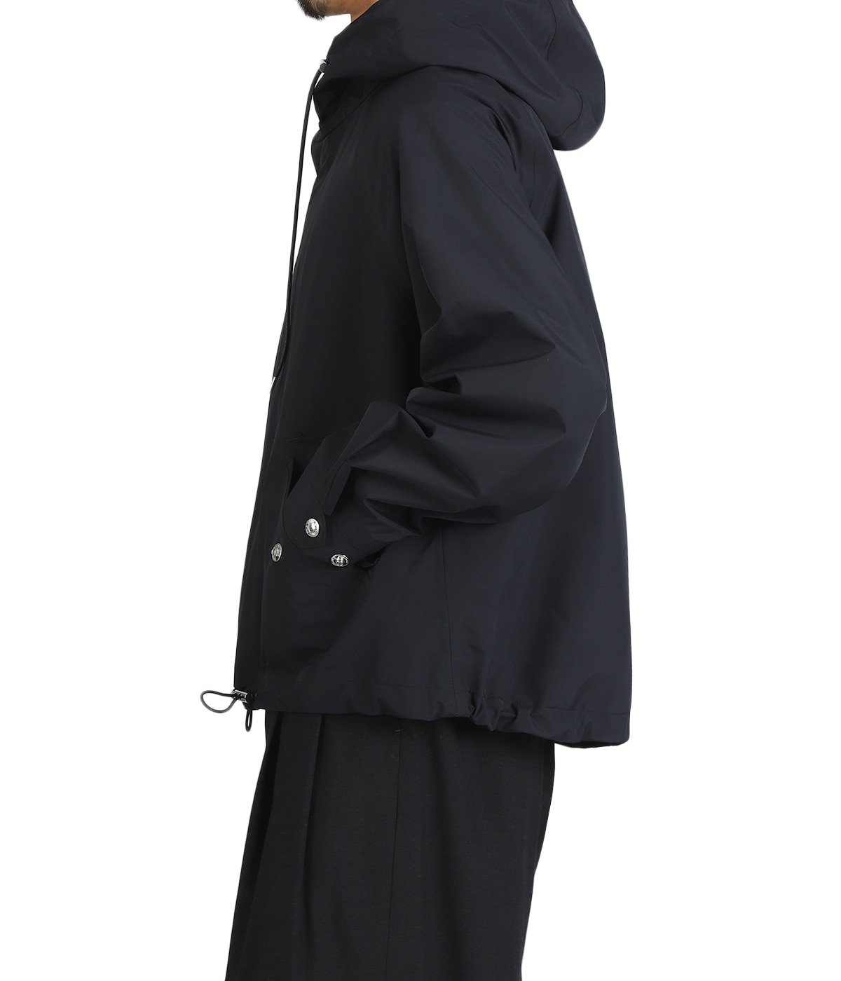 model（175cm / 60kg）B85 W75 H92 着用サイズ：38