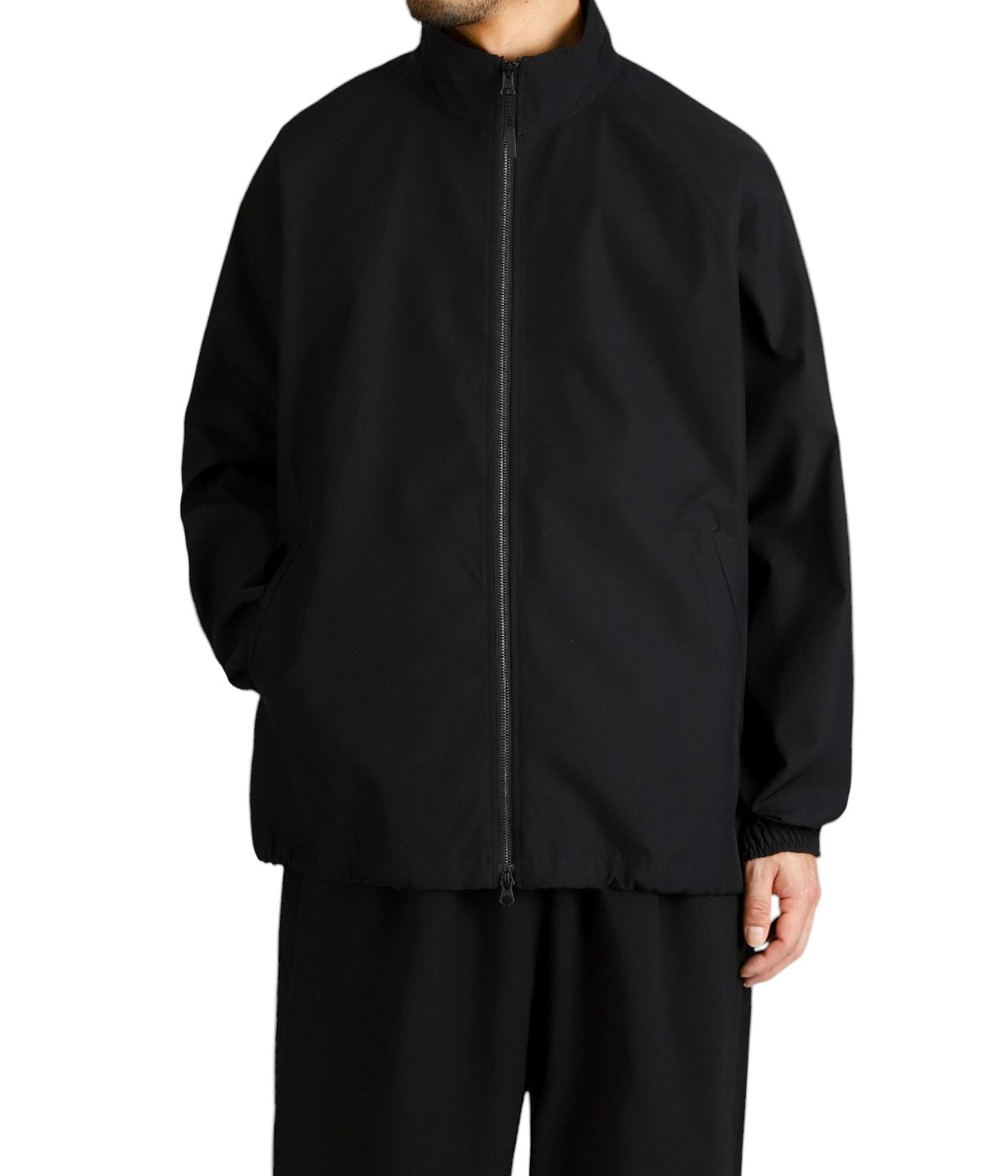 model（184cm / 63kg）B85 W80 H102 着用サイズ：3
