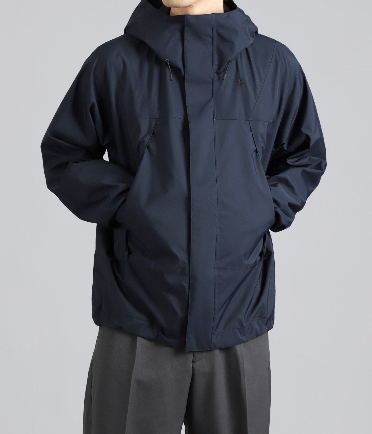 model（177cm / 62kg）B87 W73 H92 着用サイズ：2