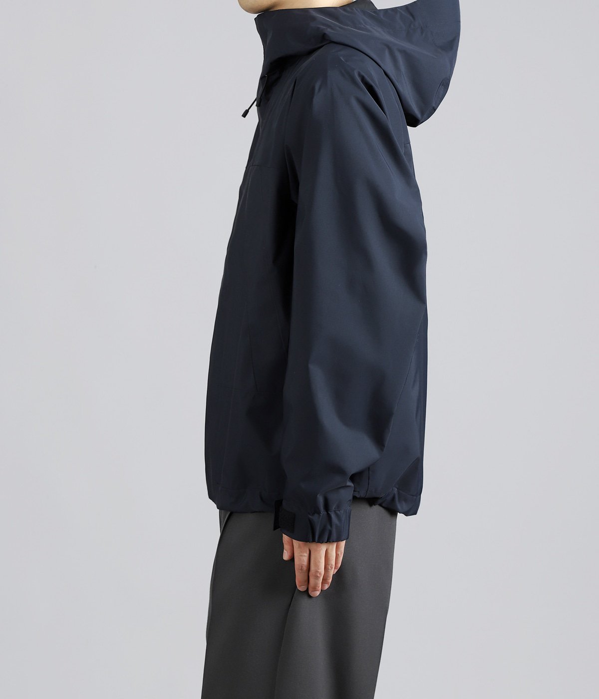 model（177cm / 62kg）B87 W73 H92 着用サイズ：2