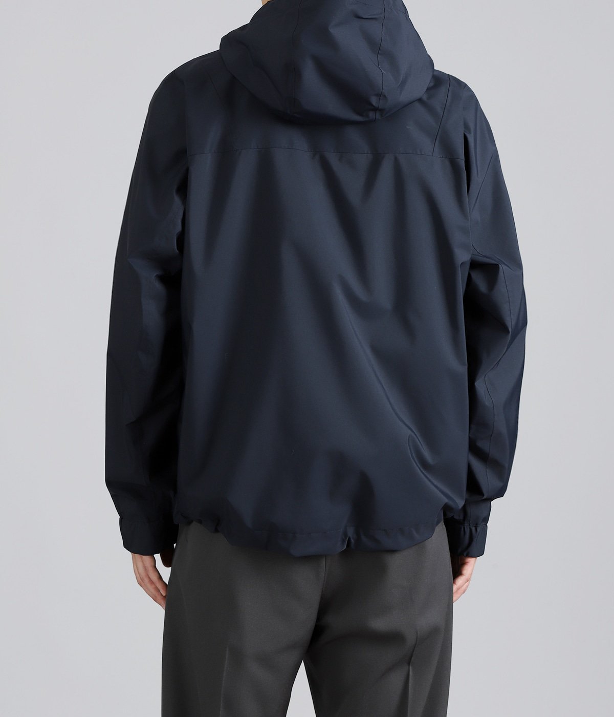 model（177cm / 62kg）B87 W73 H92 着用サイズ：2