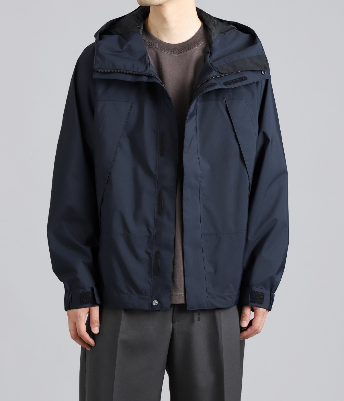 model（177cm / 62kg）B87 W73 H92 着用サイズ：2