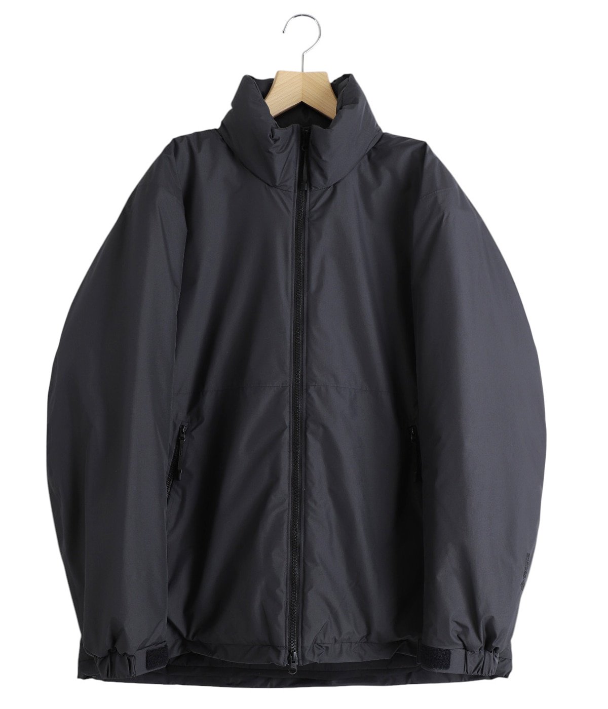 ジャケット・アウター Goldwin puffyjacket Goldwinが海洋プラスチックごみを原料とする 中わたを使用した