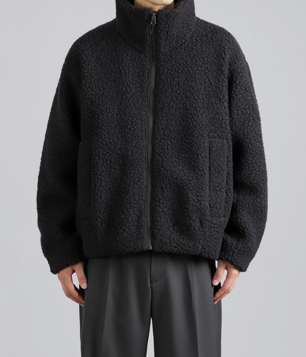 model（177cm / 62kg）B87 W73 H92 着用サイズ：3