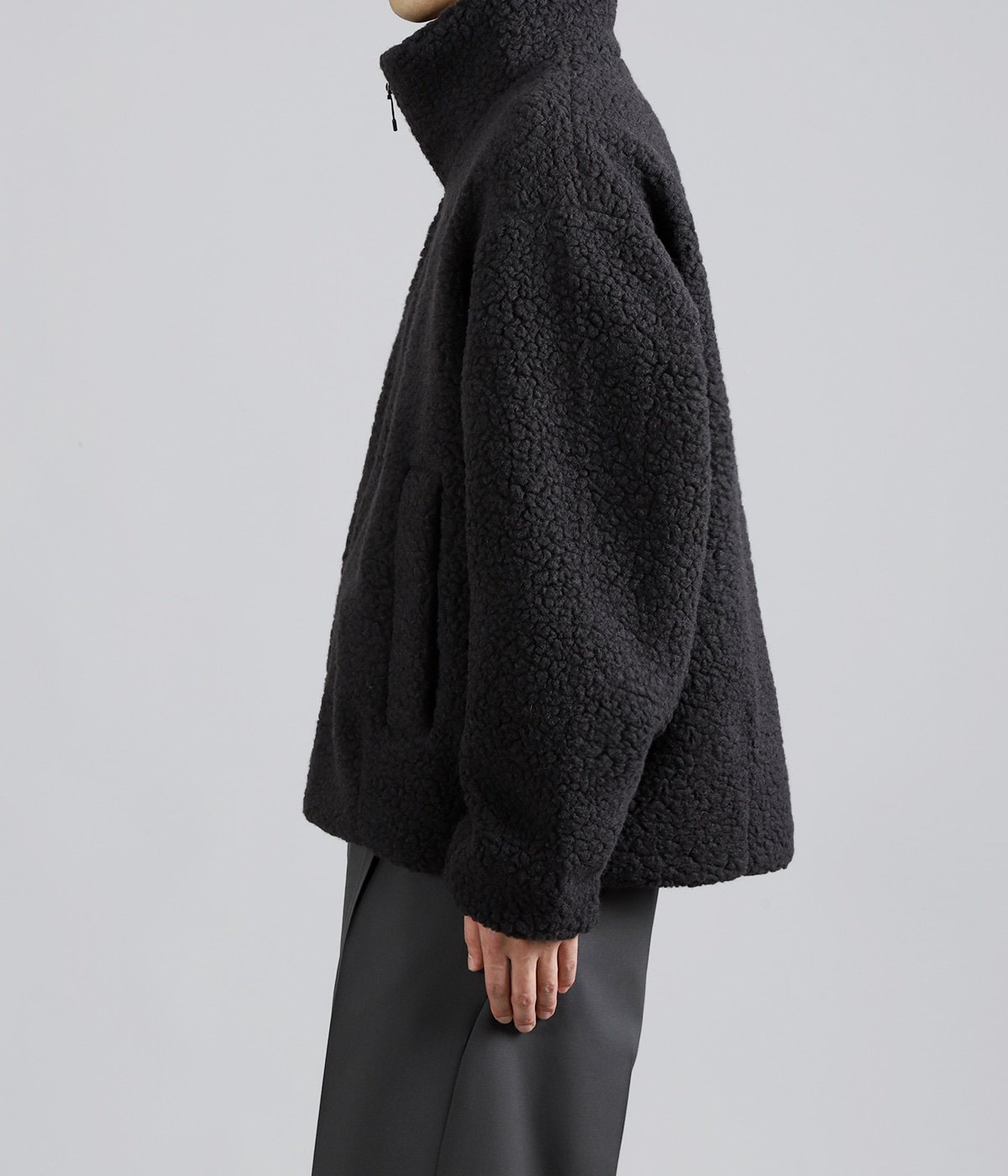 model（177cm / 62kg）B87 W73 H92 着用サイズ：3