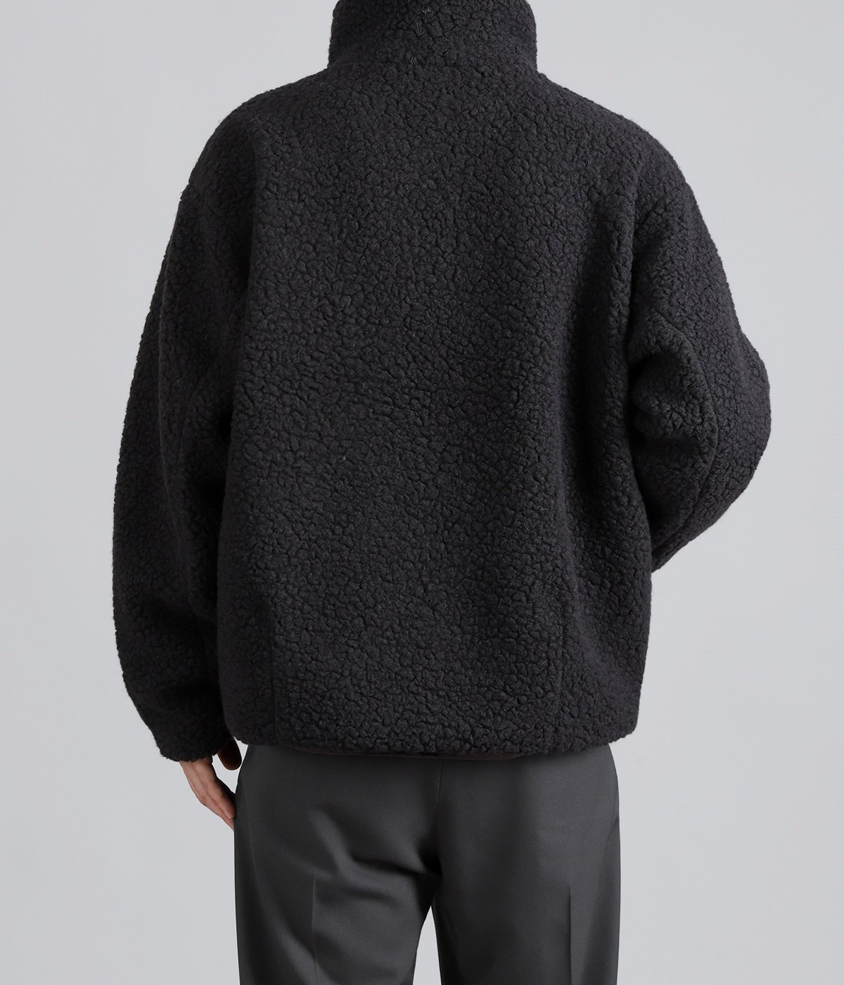 model（177cm / 62kg）B87 W73 H92 着用サイズ：3