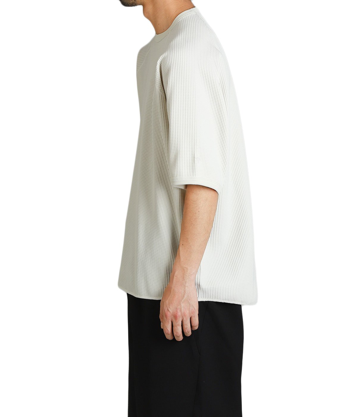 model（184cm / 63kg）B85 W80 H102 着用サイズ：4