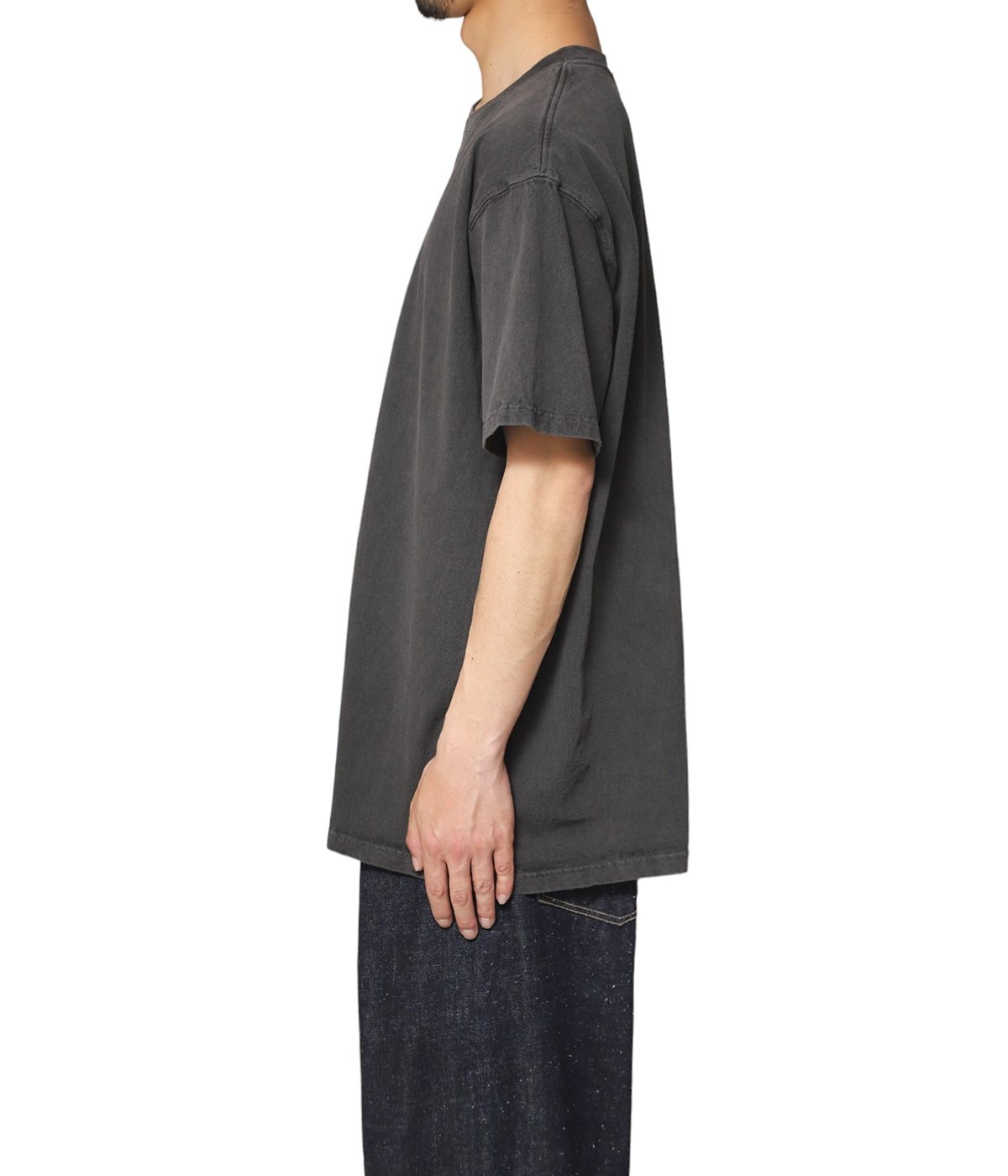 model（184cm / 63kg）B85 W80 H102 着用サイズ：XXL