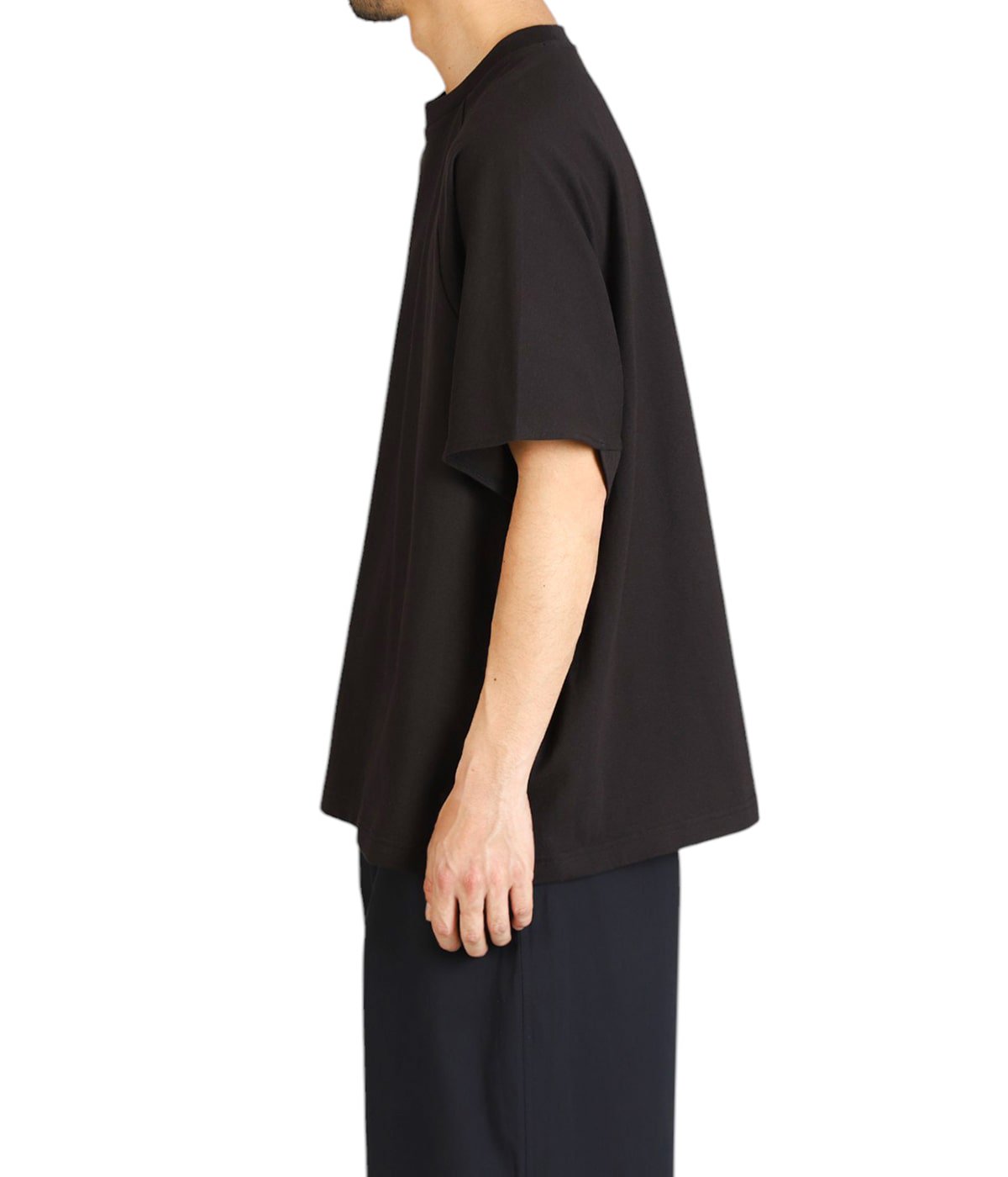 model（184cm / 63kg）B85 W80 H102 着用サイズ：4