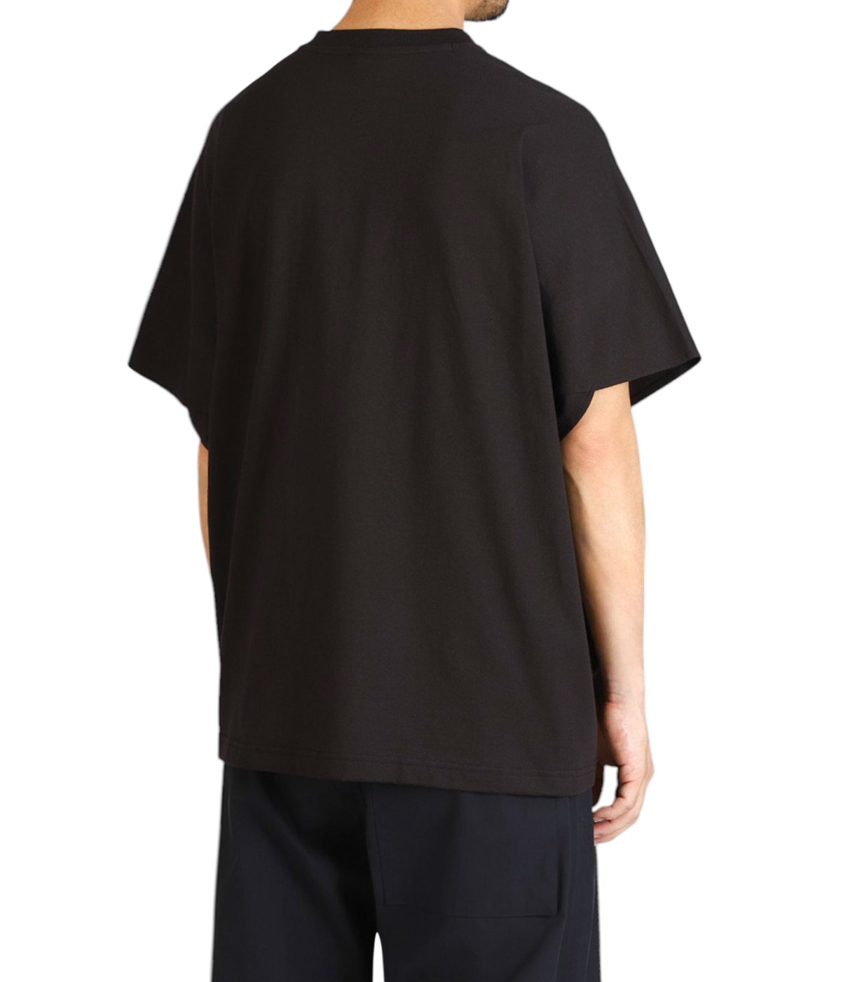 model（184cm / 63kg）B85 W80 H102 着用サイズ：4