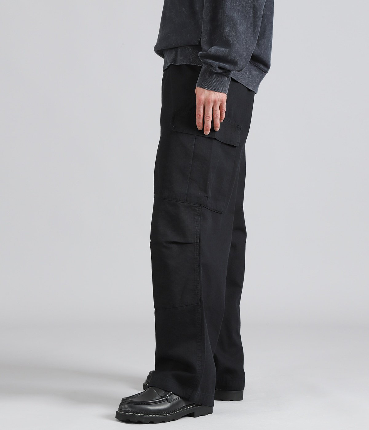 model（175cm / 60kg）B85 W75 H92 着用サイズ：30inch