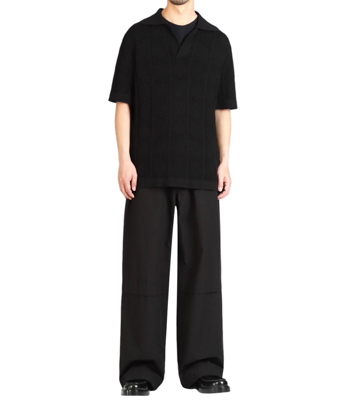 model（184cm / 63kg）B85 W80 H102 着用サイズ：50