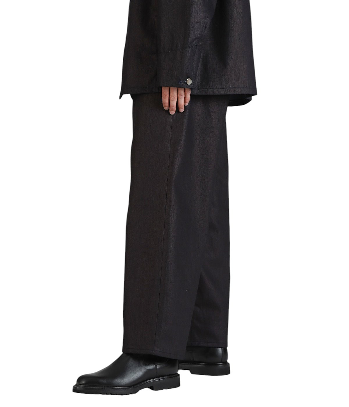 model（175cm / 60kg）B85 W75 H92 着用サイズ：L