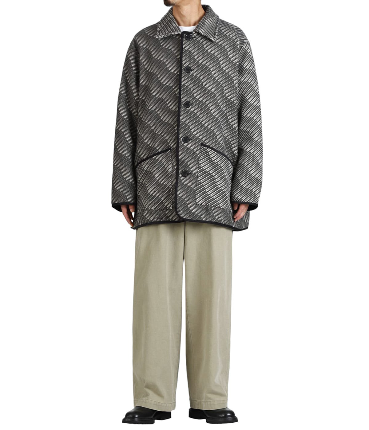 model（175cm / 60kg）B85 W75 H92 着用サイズ：L