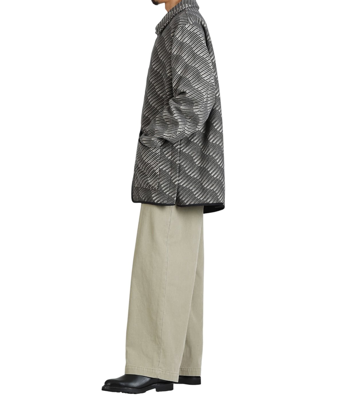 model（175cm / 60kg）B85 W75 H92 着用サイズ：L