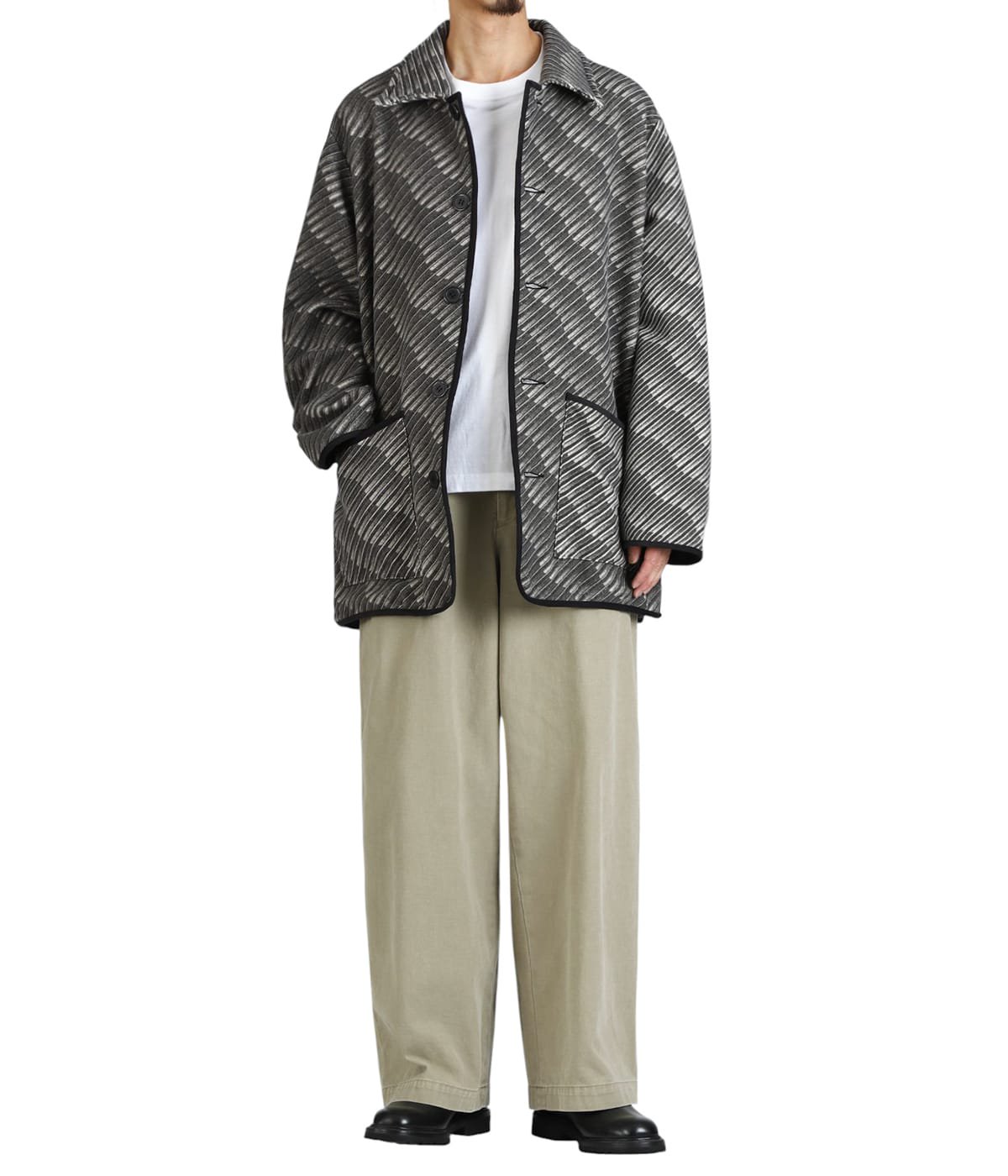 model（175cm / 60kg）B85 W75 H92 着用サイズ：L