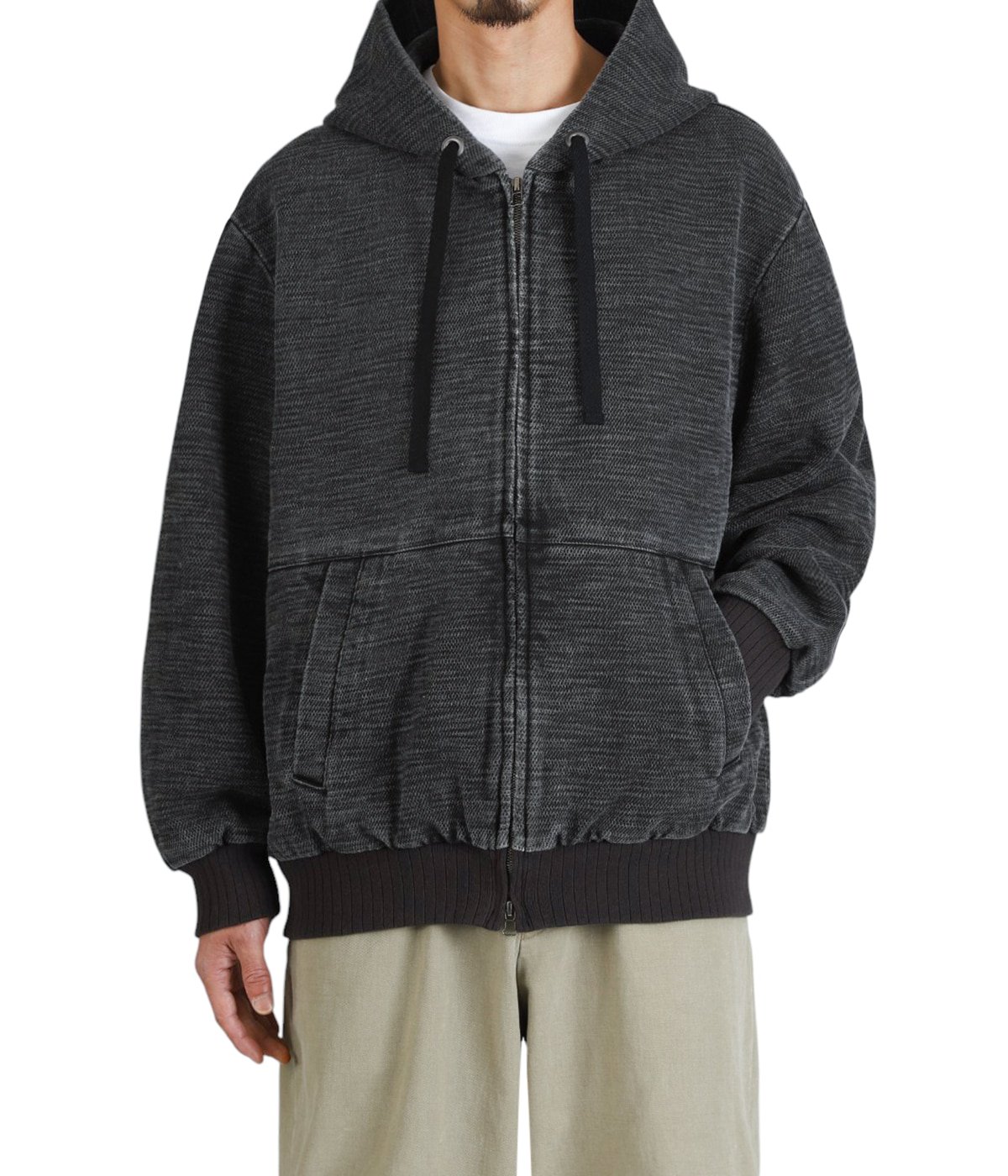 model（175cm / 60kg）B85 W75 H92 着用サイズ：L