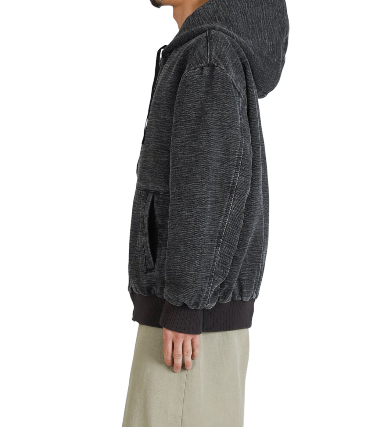 model（175cm / 60kg）B85 W75 H92 着用サイズ：L