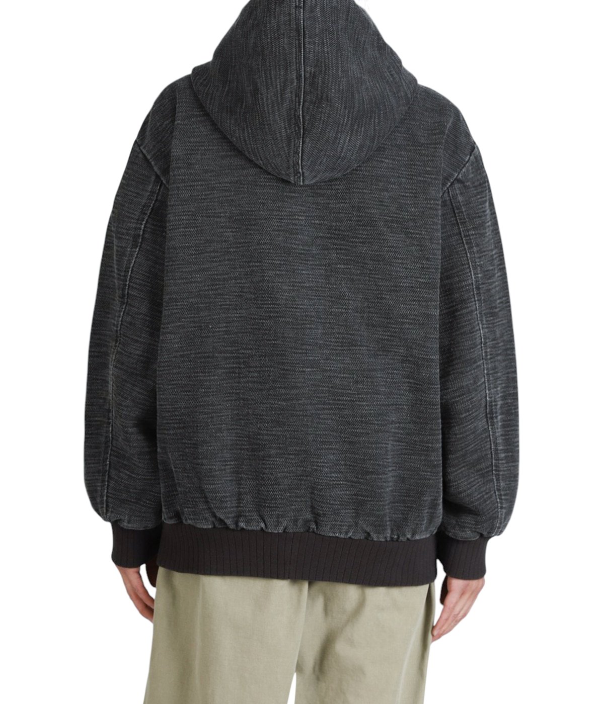 model（175cm / 60kg）B85 W75 H92 着用サイズ：L