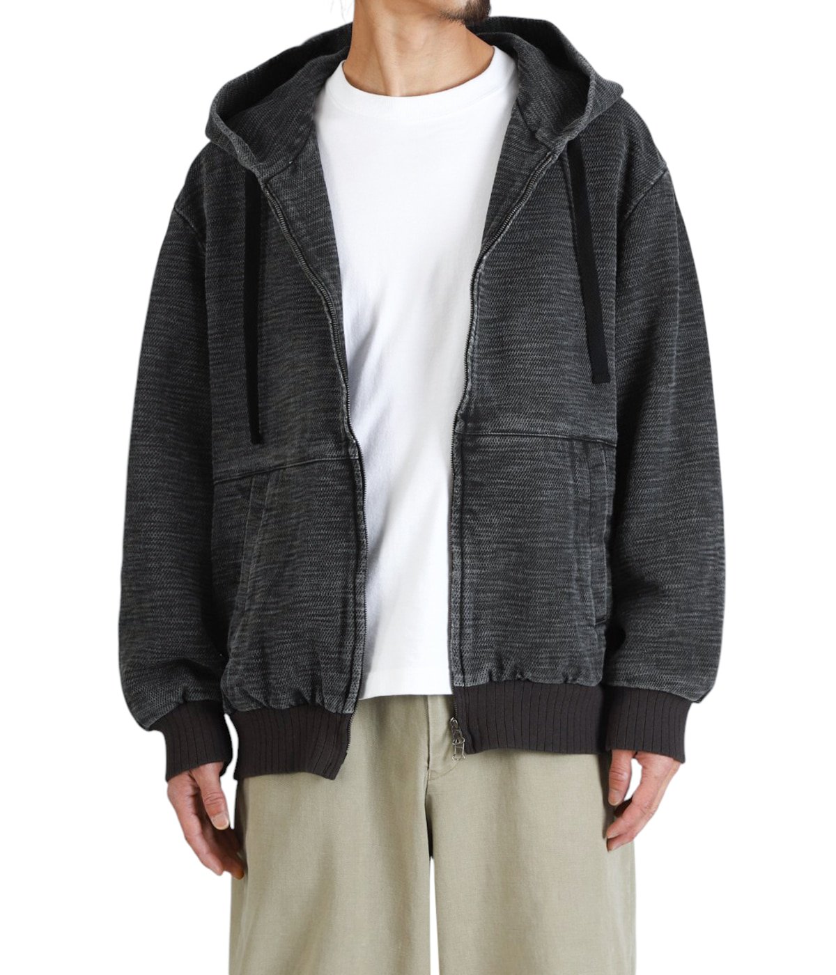 model（175cm / 60kg）B85 W75 H92 着用サイズ：L