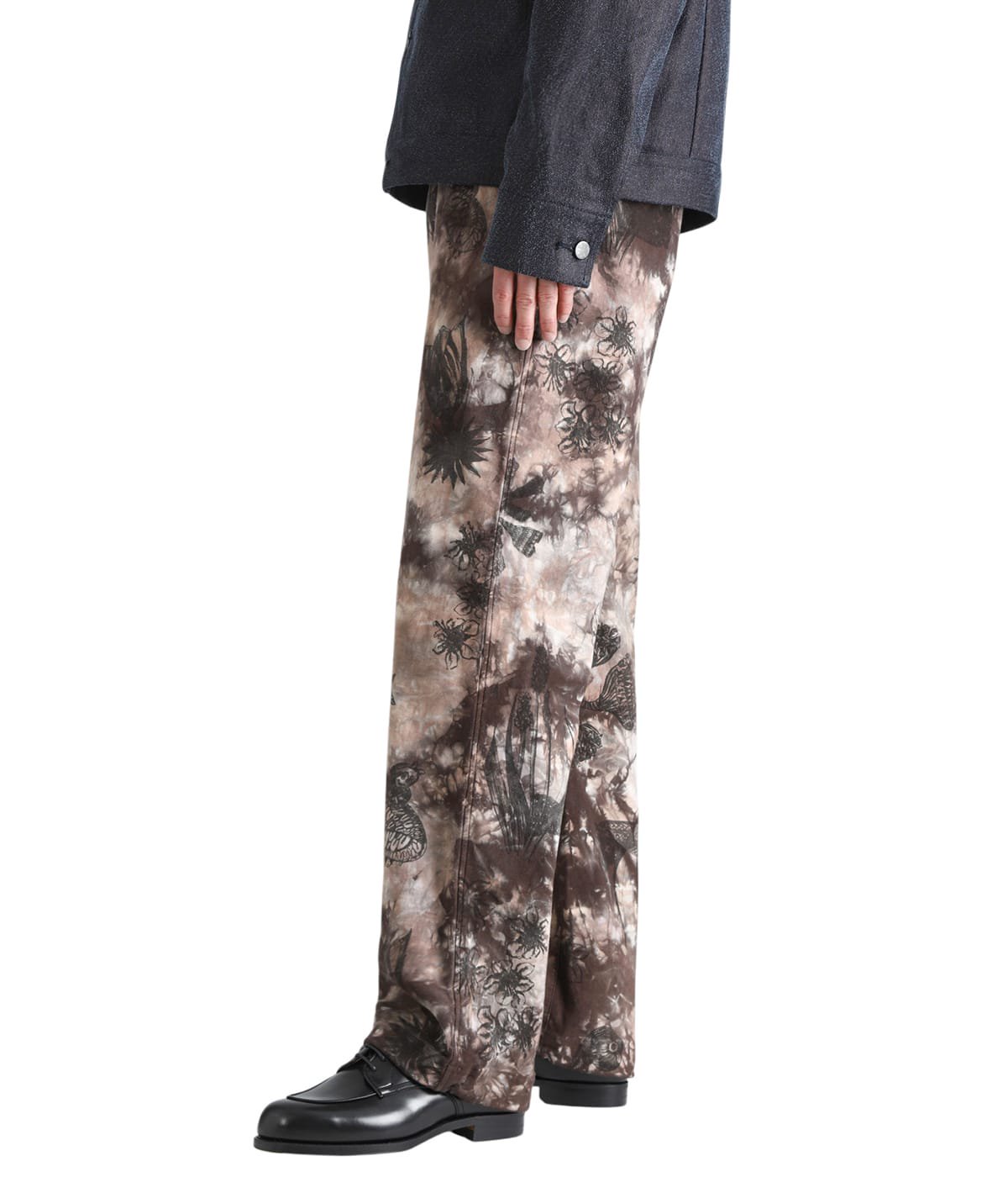 model（175cm / 60kg）B85 W75 H92 着用サイズ：M
