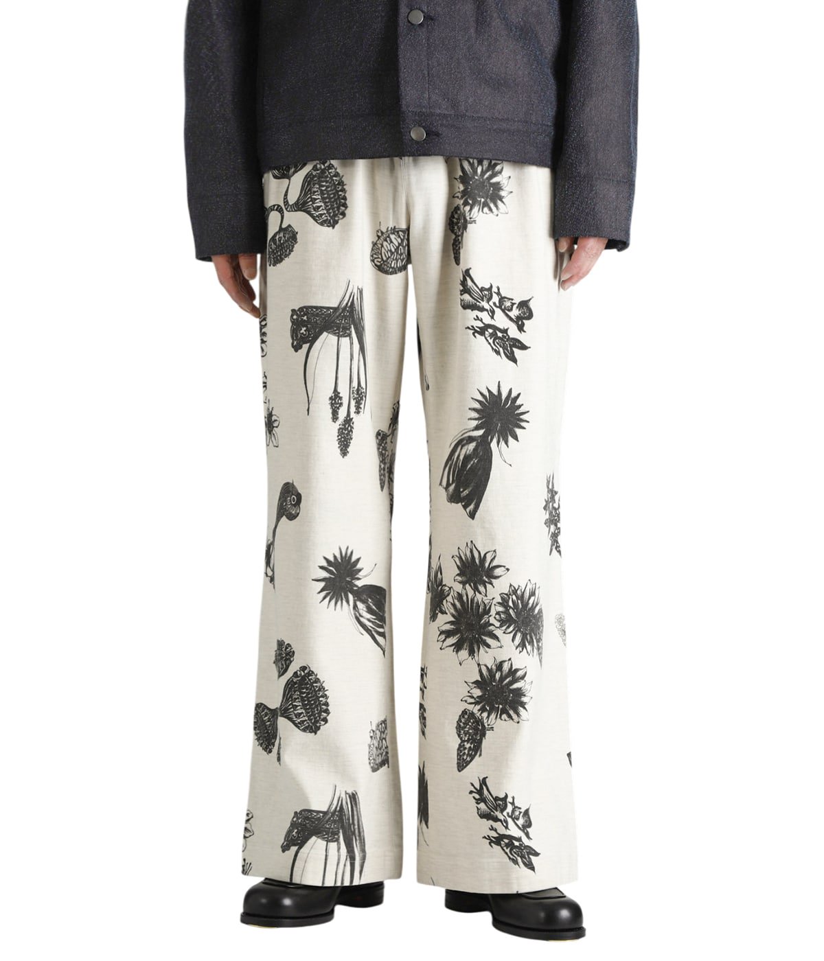 model（175cm / 60kg）B85 W75 H92 着用サイズ：M