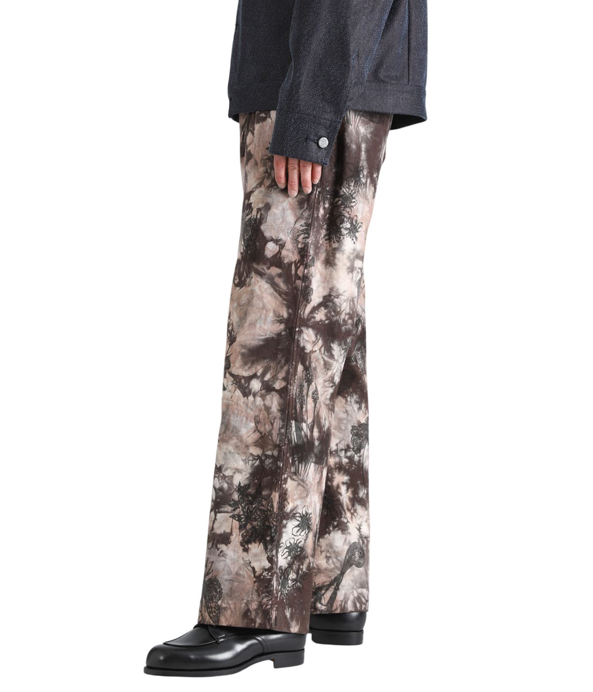 model（175cm / 60kg）B85 W75 H92 着用サイズ：M