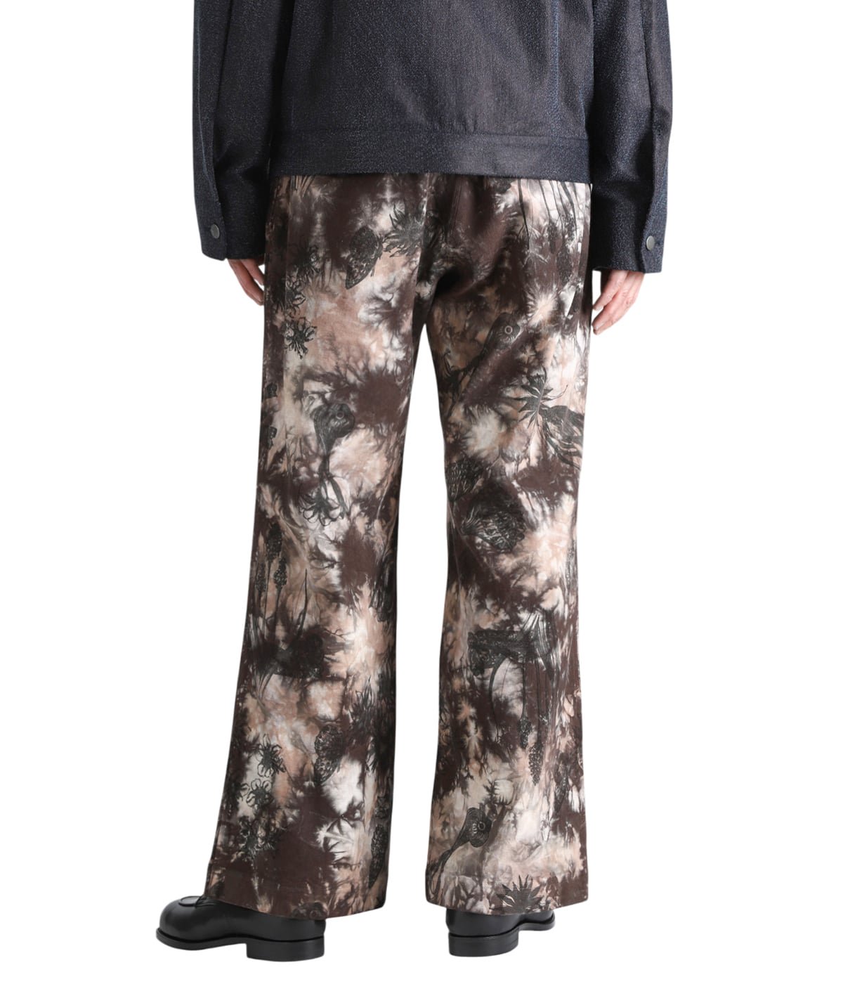 model（175cm / 60kg）B85 W75 H92 着用サイズ：M