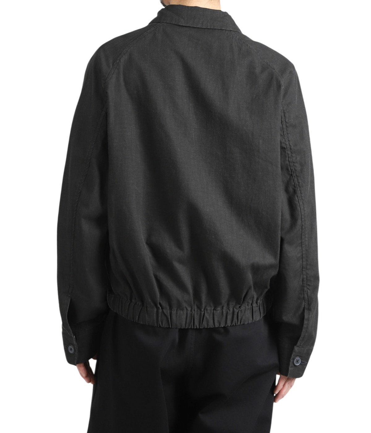 model（175cm / 60kg）B85 W75 H92 着用サイズ：M