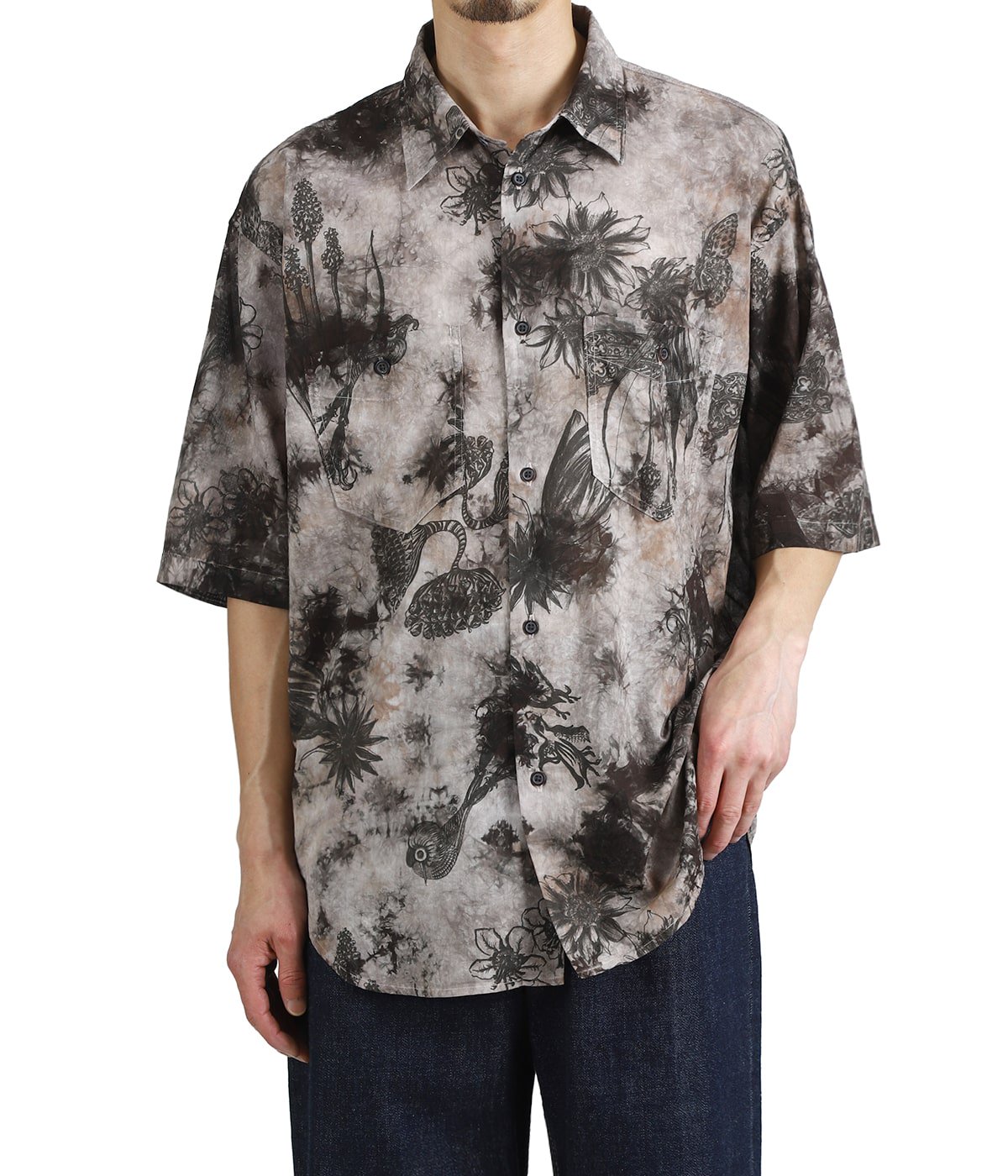 model（175cm / 60kg）B85 W75 H92 着用サイズ：L