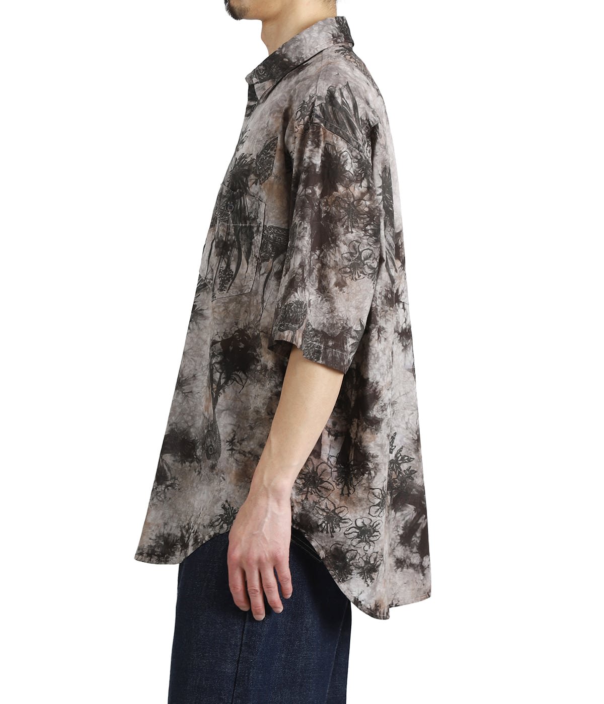 model（175cm / 60kg）B85 W75 H92 着用サイズ：L