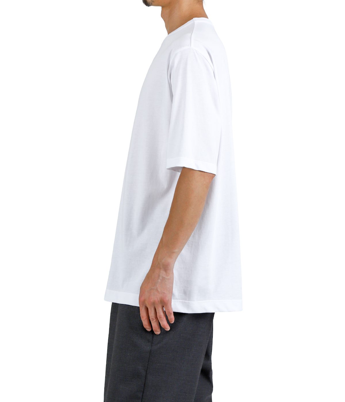 model（175cm / 60kg）B85 W75 H92 着用サイズ：4