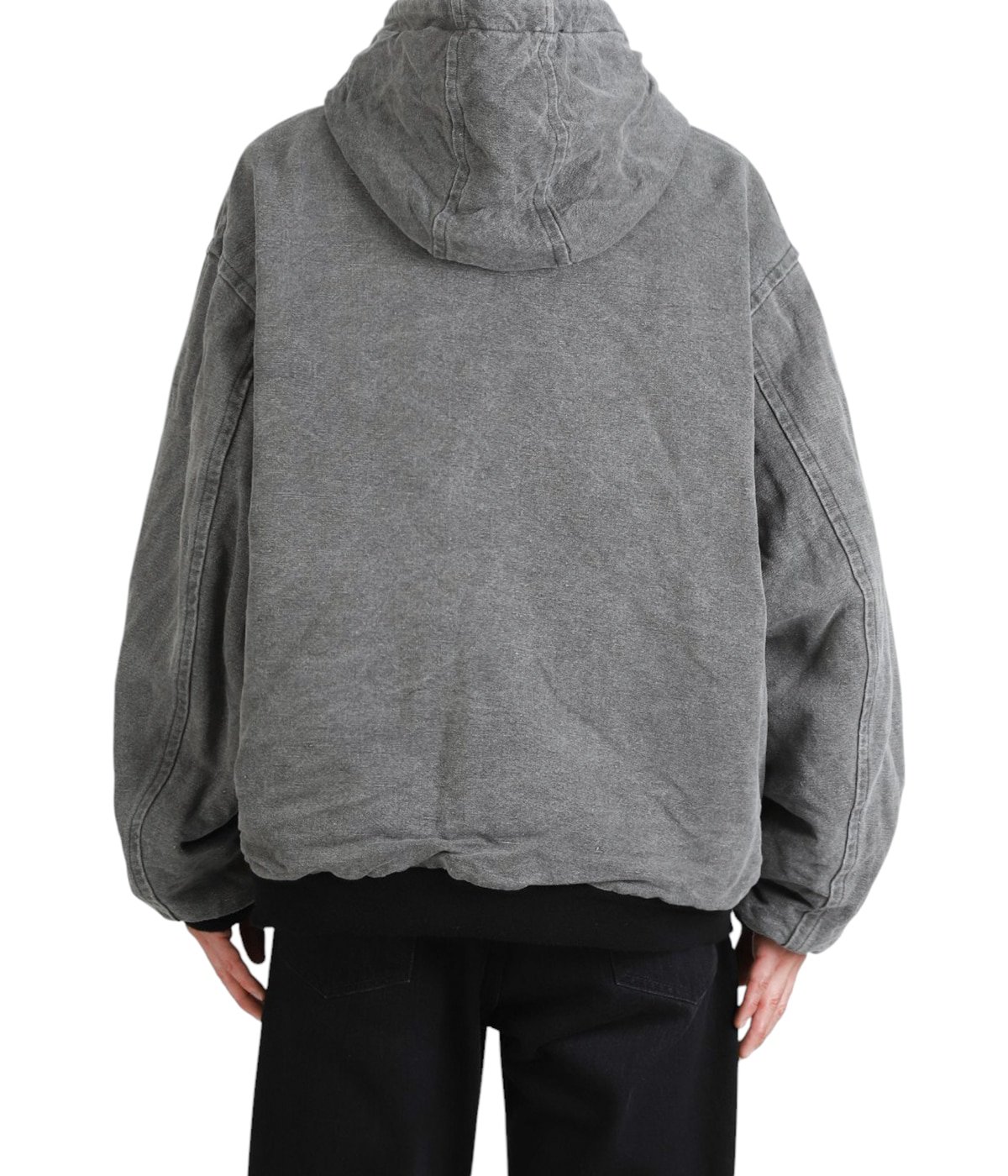 model（175cm / 60kg）B85 W75 H92 着用サイズ：4