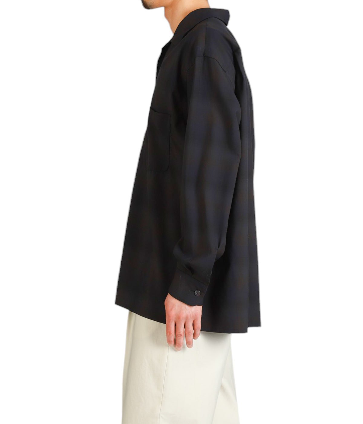 model（175cm / 60kg）B85 W75 H92 着用サイズ：38