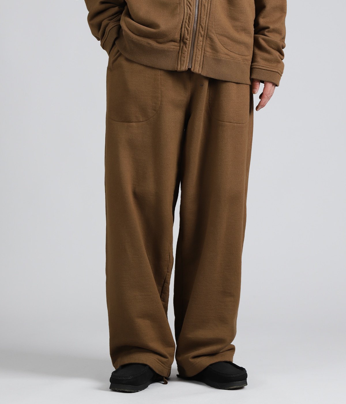 model（175cm / 60kg）B85 W75 H92 着用サイズ：M