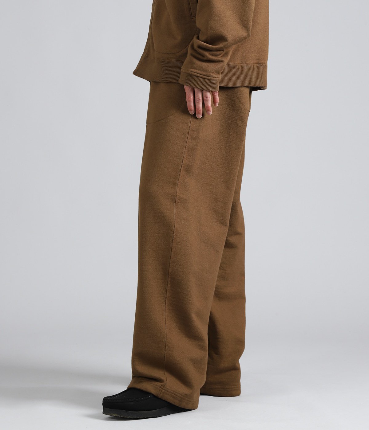 model（175cm / 60kg）B85 W75 H92 着用サイズ：M