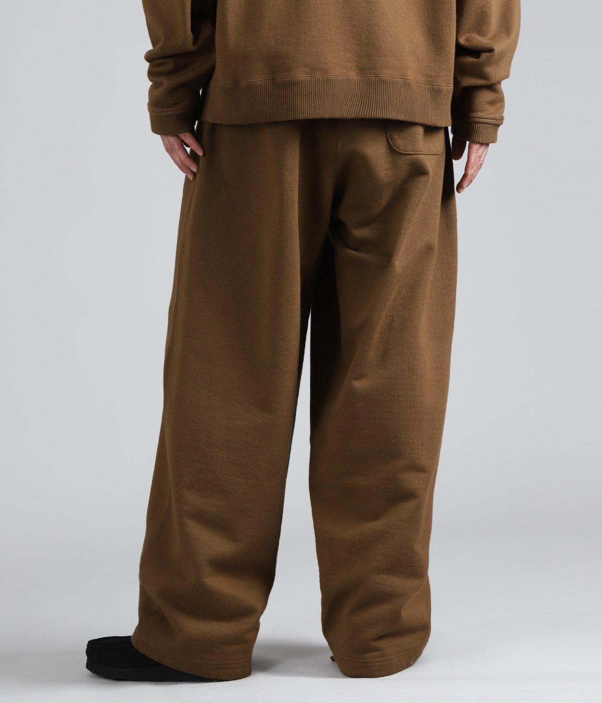 model（175cm / 60kg）B85 W75 H92 着用サイズ：M