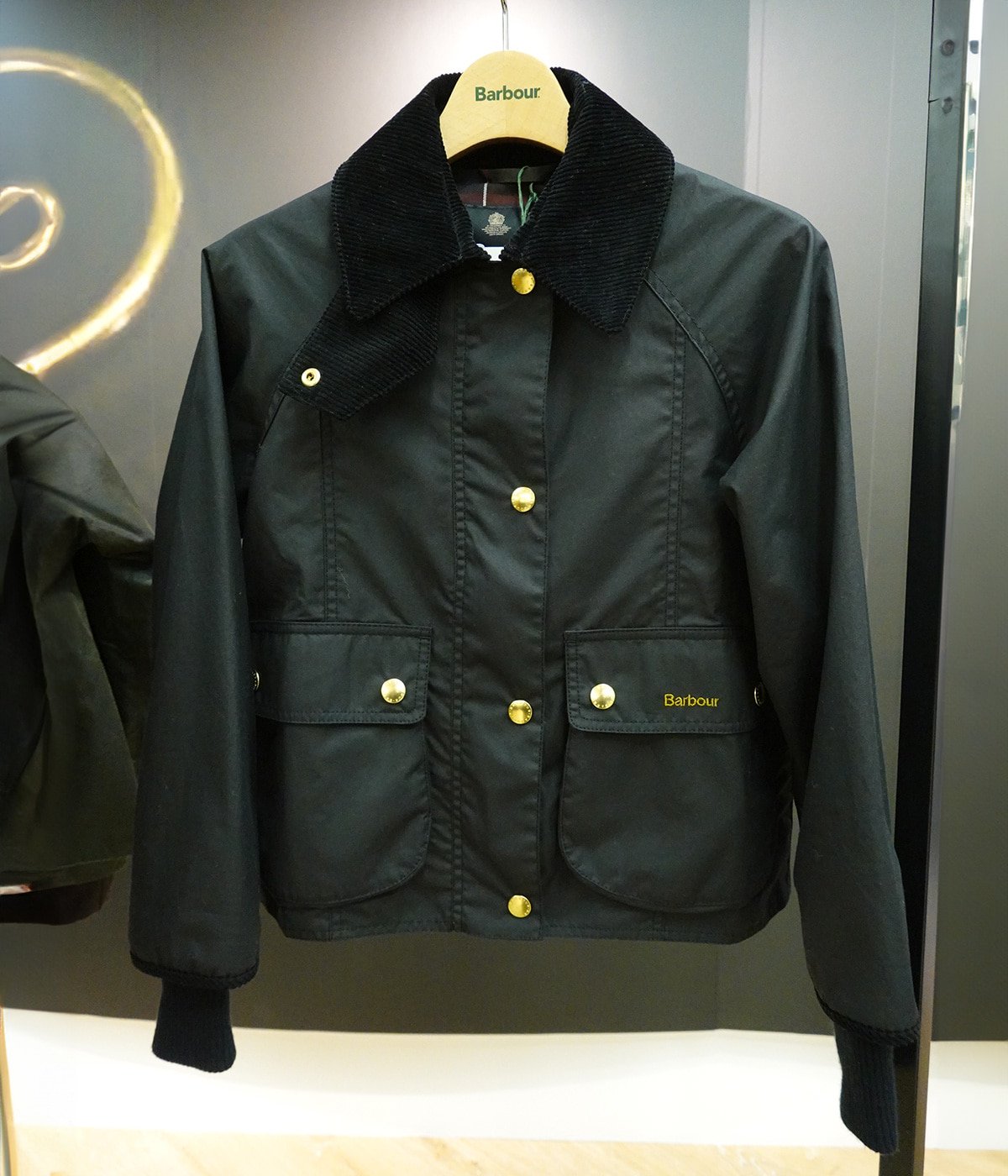 沸騰ブラドン 予約】【レディース】BARBOUR JACKET WAX BEADNELL CROPPED ジャケット・アウター