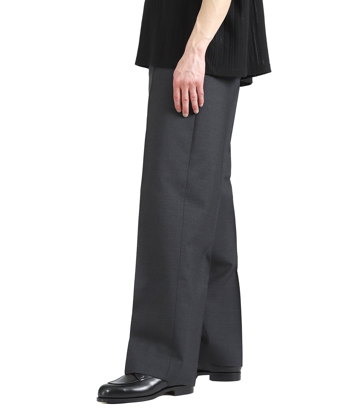 model（175cm / 60kg）B85 W75 H92 着用サイズ：S