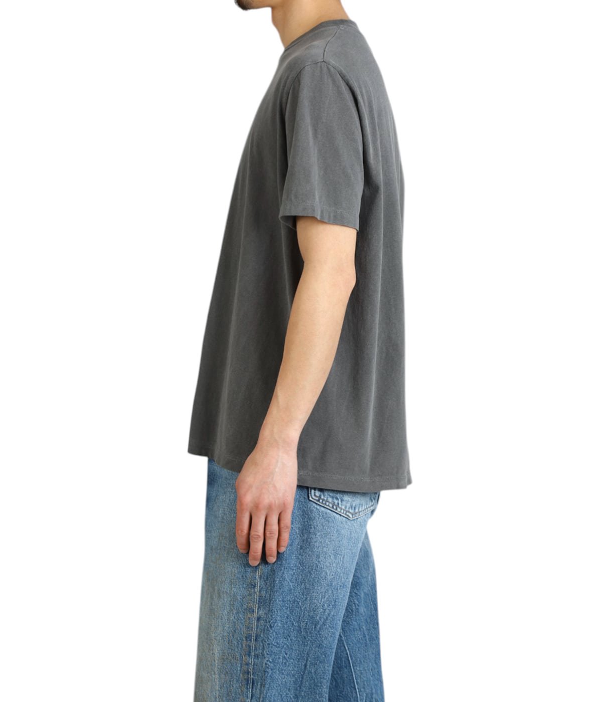 model（175cm / 60kg）B85 W75 H92 着用サイズ：46