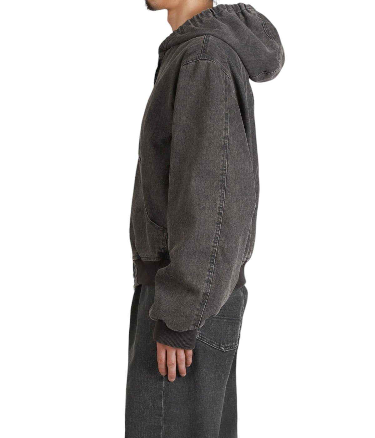 model(175cm / 60kg)B85 W75 H92 着用サイズ：46