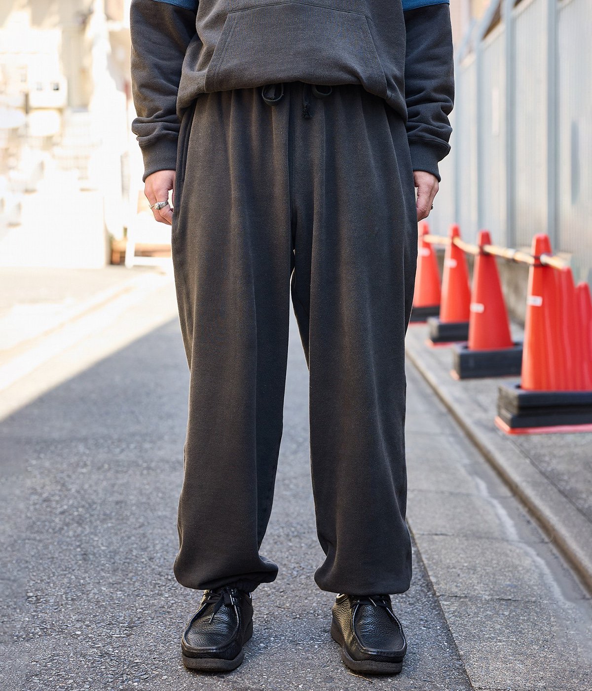 model（175cm / 60kg）B85 W75 H92 着用サイズ：2(M)